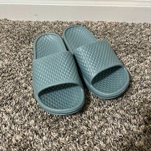 Size 7 Foam Slides Sandals Never Used